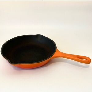 Le Creuset 9” Double Spout Cast Iron Skillet #23